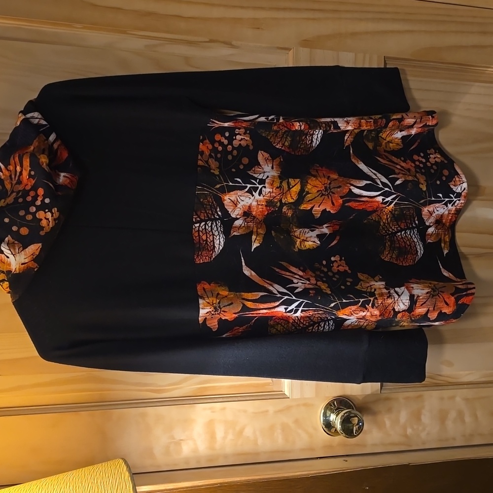LuLaRoe Fall Patterned Top - Picture 6 of 6
